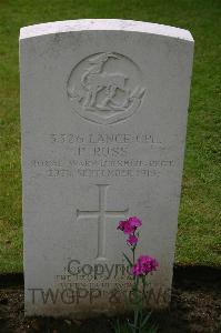 Lillers Communal Cemetery - Russ, P