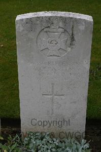 Lillers Communal Cemetery - Salter, Albert George