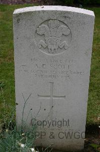 Lillers Communal Cemetery - Scott, Albert Edward