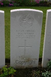 Lillers Communal Cemetery - Seaman, Henry George