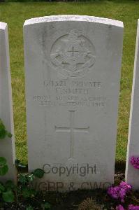 Lillers Communal Cemetery - Smith, Fred