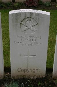 Lillers Communal Cemetery - Smith, F