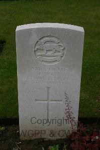 Lillers Communal Cemetery - Snow, J