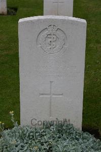 Lillers Communal Cemetery - Strain, Thomas