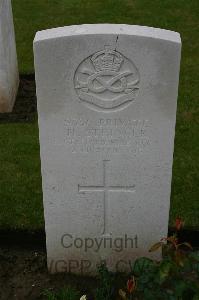 Lillers Communal Cemetery - Stringer, H