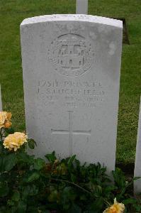 Lillers Communal Cemetery - Stuchfield, J