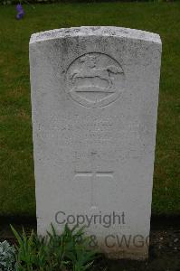 Lillers Communal Cemetery - Sutton, Richard Stuart