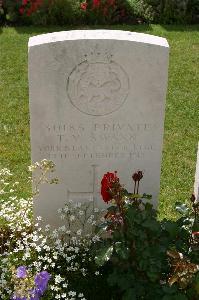 Lillers Communal Cemetery - Swann, T Y