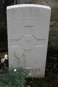 Lillers Communal Cemetery - Sweeting, G
