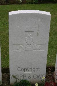 Lillers Communal Cemetery - Syme, H
