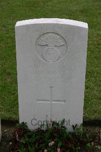 Lillers Communal Cemetery - Taggart, R