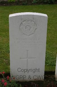 Lillers Communal Cemetery - Tarrington, J H