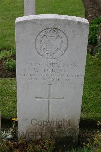 Lillers Communal Cemetery - Tibbert, V