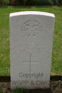 Lillers Communal Cemetery - Tolster, Michael