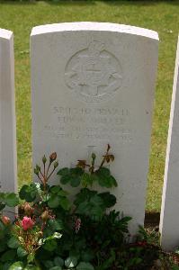 Lillers Communal Cemetery - Waller, Edwin