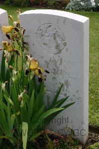 Lillers Communal Cemetery - Watts, L