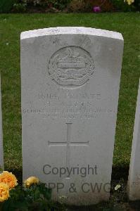 Lillers Communal Cemetery - Watts, T