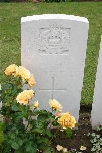 Lillers Communal Cemetery - Webb, W
