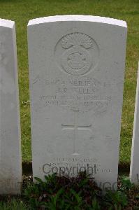 Lillers Communal Cemetery - Wells, Jasper Richard
