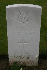 Lillers Communal Cemetery - Weston, P L