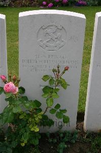 Lillers Communal Cemetery - Williams, Robert William
