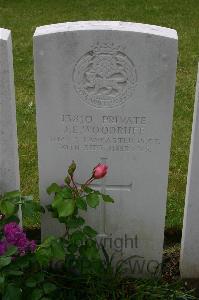 Lillers Communal Cemetery - Woodruff, J E