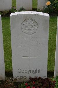 Lillers Communal Cemetery - Yates, H