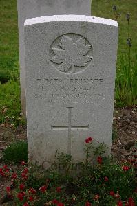 Bruay Communal Cemetery Extension - Knockwood, Peter