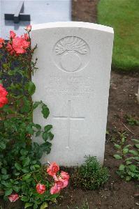 Cuinchy Communal Cemetery - Buttle, R W