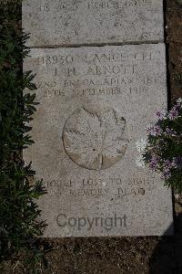Wimereux Communal Cemetery - Arnott, John Henry