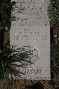 Wimereux Communal Cemetery - Arthur, William Robert