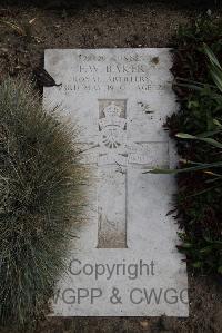 Wimereux Communal Cemetery - Baker, Francis Walter
