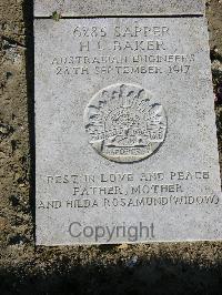 Wimereux Communal Cemetery - Baker, Harry Lovlen