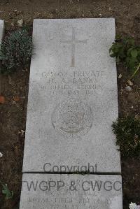 Wimereux Communal Cemetery - Banks, H A