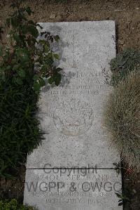 Wimereux Communal Cemetery - Bates, John