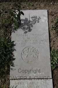 Wimereux Communal Cemetery - Benge, Frederick