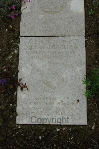Wimereux Communal Cemetery - Beacham, Henry