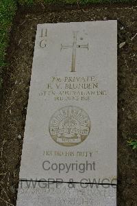 Wimereux Communal Cemetery - Blunden, Eric Vaughan