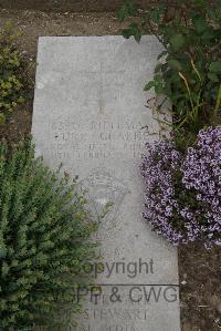 Wimereux Communal Cemetery - Clarke, Luke