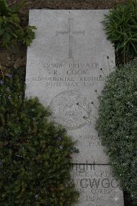 Wimereux Communal Cemetery - Cook, Richard