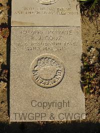 Wimereux Communal Cemetery - Cook, Robert John