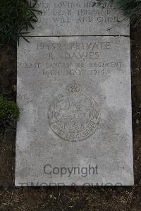 Wimereux Communal Cemetery - Davies, Robert