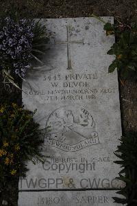 Wimereux Communal Cemetery - Devoe, William