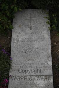 Wimereux Communal Cemetery - Donovan, John