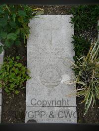 Wimereux Communal Cemetery - Earl, Edward William