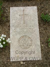 Wimereux Communal Cemetery - Fanning, J V