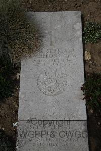 Wimereux Communal Cemetery - Gibbins, Sidney