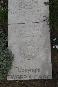Wimereux Communal Cemetery - Glazier, Mark William George