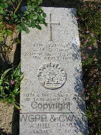 Wimereux Communal Cemetery - Gordon, Gilbert Hirtle