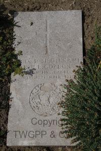 Wimereux Communal Cemetery - Gordon, R C L